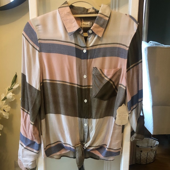 NWT Altar’d State Leyden Plaid Top.  Size Small. - Picture 4 of 4